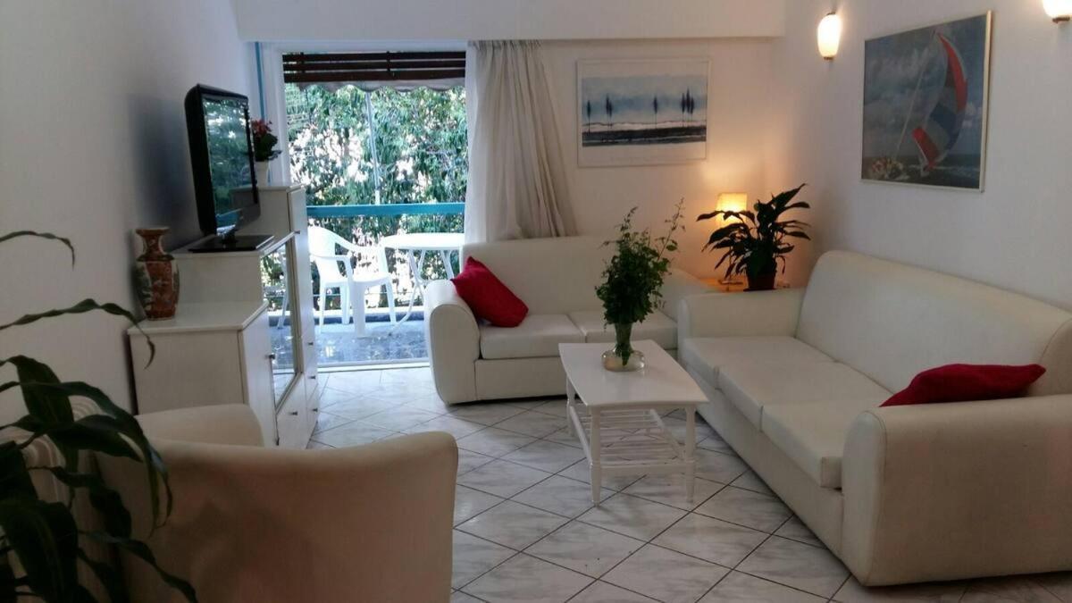 Flor De Mayo,Apt In Alimos Near The Sea Афины Экстерьер фото
